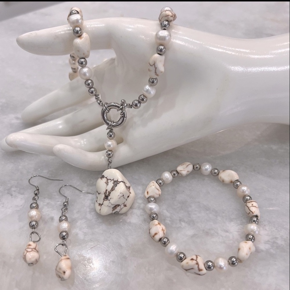 White Howlite and Freshwater Pearl Necklace, Bracelet, and Earrings Set